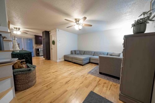 16 Fieldstone Dr, Londonderry, NH 03053-2701