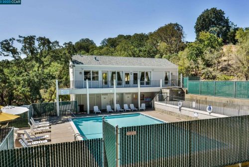 445 Ridgeview Dr, Concord CA  94523-1027 exterior