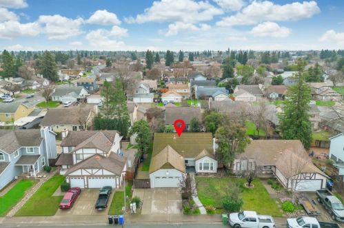 8616 Diamond Crest Ct, Elk Grove CA  95624-2848 exterior