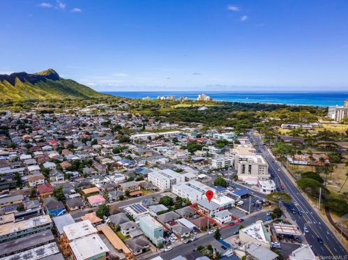 3115 Castle St, Honolulu HI  96815-3828 exterior