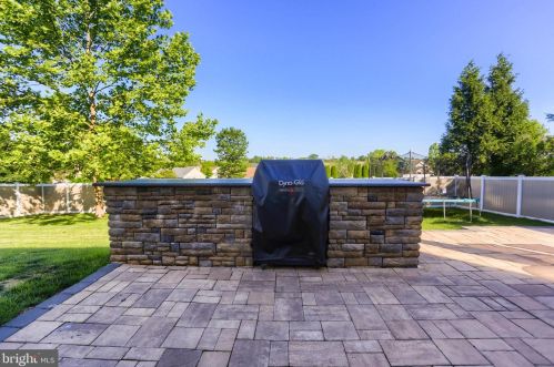 1443 Farm Cross Way, York PA  17408-8537 exterior