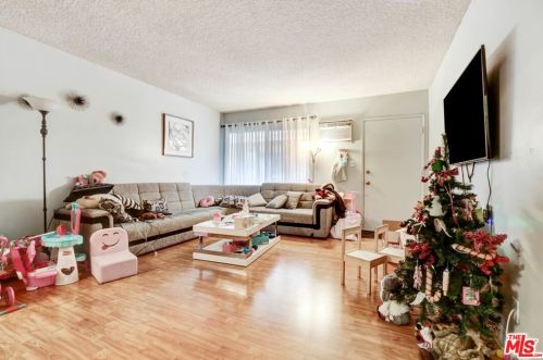 343 Riverdale Dr, Glendale CA  91204-4825 exterior