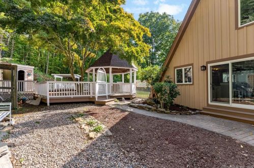 65 Bokum Rd, Chester CT  06412-1339 exterior