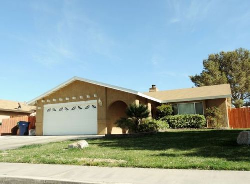 136 Gwen Dr, Ridgecrest, CA 93555-3937