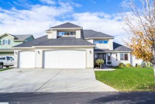 7 Buttercup Ct, Pasco, WA 99301-1898