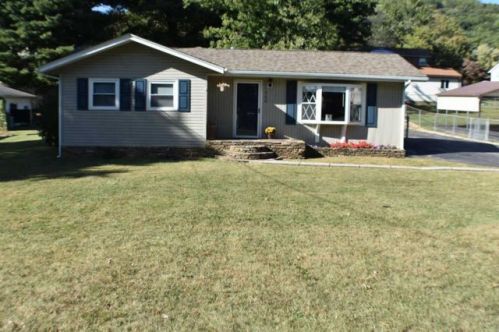 1962 Burma Rd, Salem, VA 24153-2330