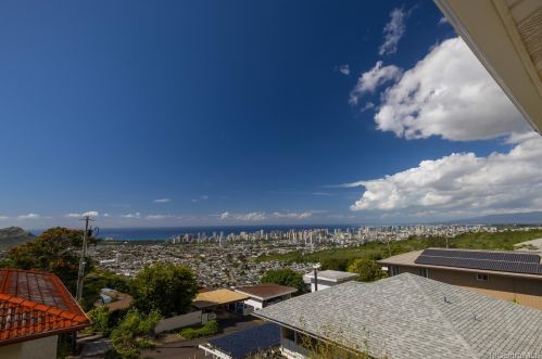 3670 Kawelolani Pl, Honolulu HI  96816-3304 exterior