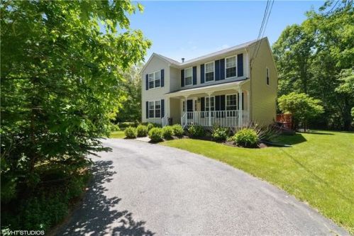 148 Auburn Dr, Charlestown, RI 02813-6105