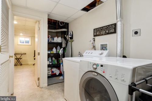 6705 Little Ann Ct, Springfield VA  22152-2629 exterior