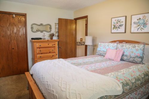 1944 Greenbrier St, Saint Paul MN  55117-2214 exterior