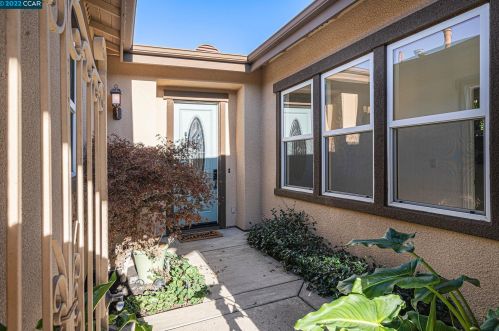1067 Nolan Ct, Pleasanton, CA 94566-3702