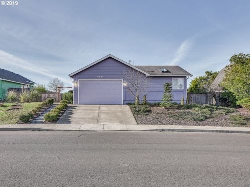 5135 Voyage Ave, Kernville, OR 97367-9659