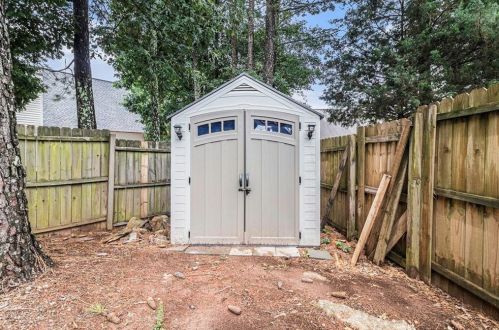 130 Laurel Springs Dr, Mcdonough GA  30253-6058 exterior