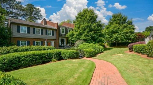5267 Glenridge Dr, Atlanta, GA 30342-1354