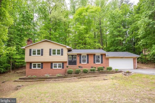 7 Peace Pipe Ln, Fredericksburg, VA 22401-1112