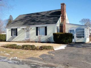 112 Villa Ave, Warwick, RI 02886-5017