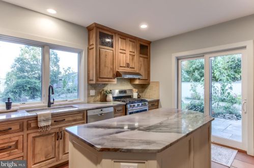 251 Hanover St, Carlisle PA  17013-1928 exterior