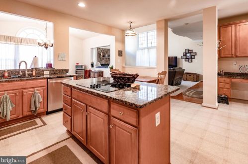 7125 Ayers Mdw Ln, Springfield VA  22150-4915 exterior