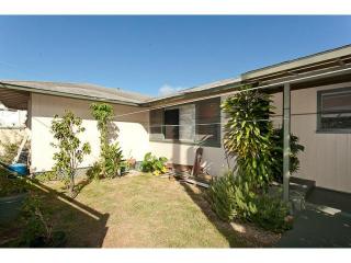 1116 Kaialiu St, Honolulu, HI 96826-1528