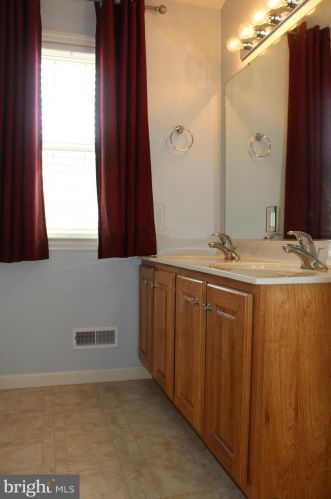 638 Royal View Dr, Lancaster PA  17601-2871 exterior