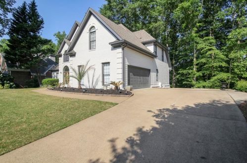 1023 Avery Creek Dr, Holly Springs, GA 30188-2313