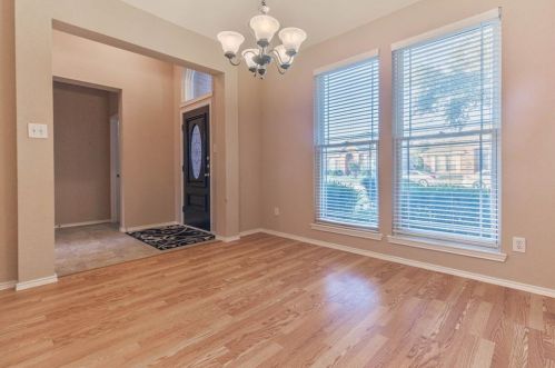 1652 Bennington Dr, Carrollton TX  75007-5115 exterior