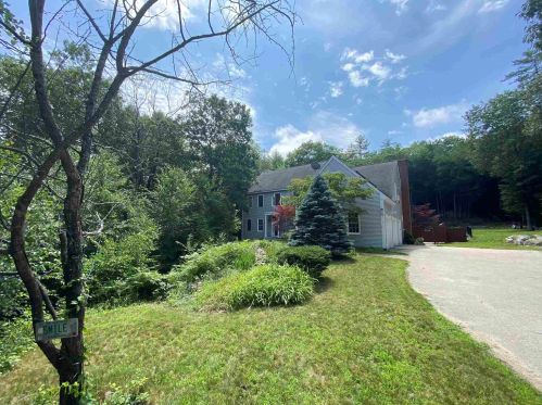 1 Huckabee Farm Rd, Amherst, NH 03031-1500