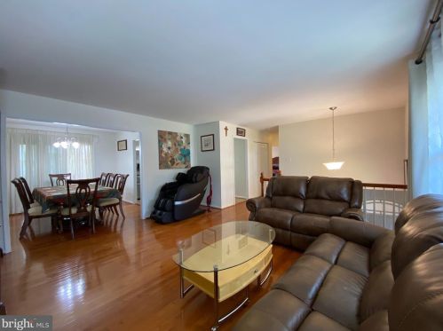 12045 Willowood Dr, Woodbridge, VA 22192-1515