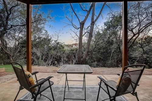 5900 Down Valley Ct, Austin TX  78731-3665 exterior