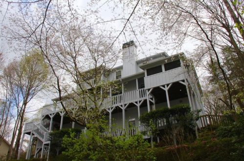 2082 Riverwood Dr, Gainesville, GA 30501-1459