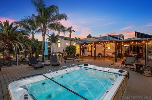 14945 Oak Creek Rd, El Cajon, CA 92021-2326
