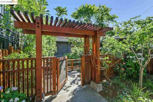 44 El Camino Real, Berkeley, CA 94705-2424