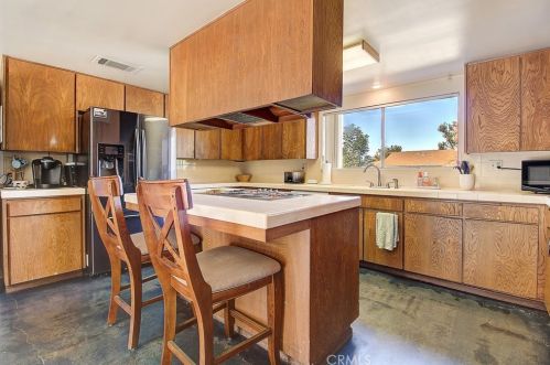 5910 Intervale Dr, Riverside CA  92506-4049 exterior