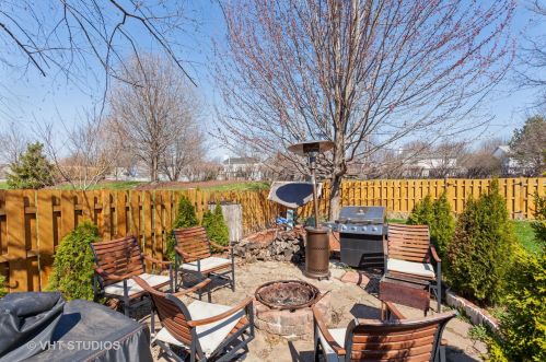 1414 Glenside Dr, Lemont IL  60490-5446 exterior