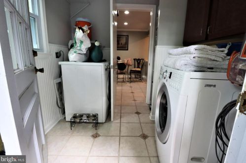 8005 Lake Pleasant Dr, Springfield VA  22153-3005 exterior