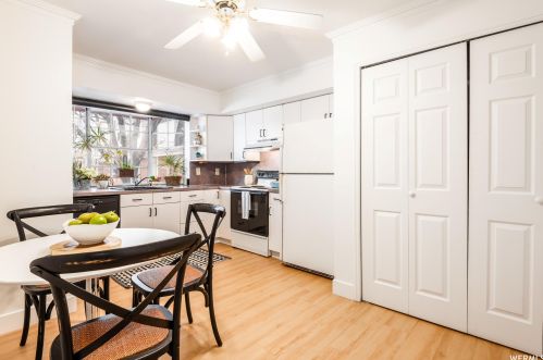 8272 Williamsburg Park Cir, Sandy UT 84070-0517 exterior