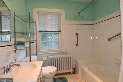 2013 Glen Ross Rd, Silver Spring MD 20910-2125 exterior