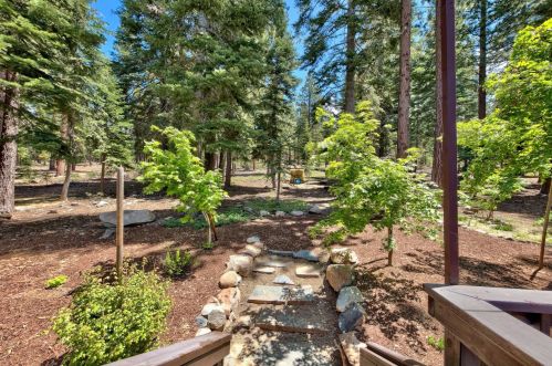 11455 Sitzmark Way, Truckee CA  96161-6163 exterior