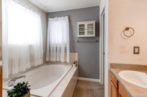 2941 Tower Way, Aurora CO 80015-3286 exterior