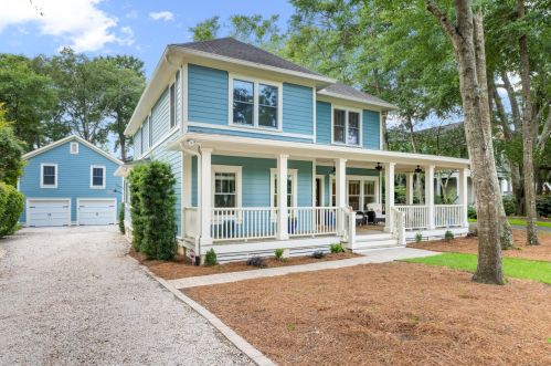 213 4th Ave, Mount Pleasant, SC 29464-2727