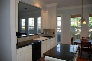 2622 Shady Acres Lndg, Houston TX  77008-7078 exterior