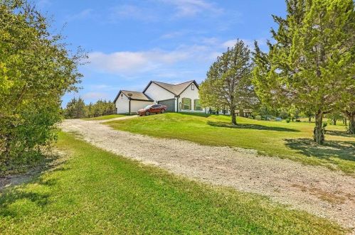 130 Canary Ln, Stephen Creek, TX 77331-6318