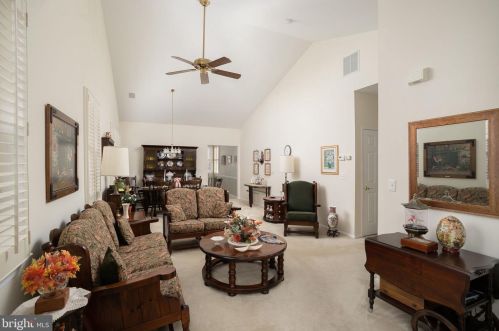 173 Meadowlark Dr, Trenton NJ  08690-3545 exterior