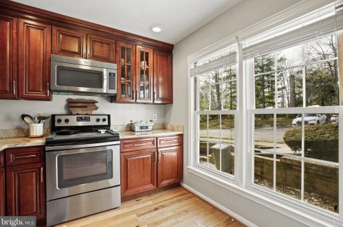 8166 Cliffview Ave, Springfield VA  22153-2622 exterior