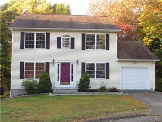 68 Montgomery St, Huntington, CT 06484-4359