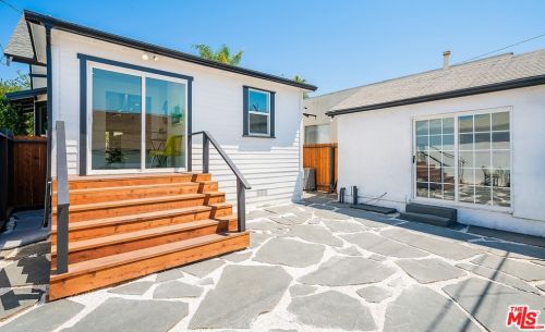 1350 Carlton Dr, Glendale CA  91205-1421 exterior