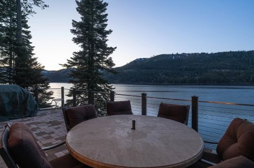 14246 Shr Dr, Truckee CA  96161-3430 exterior