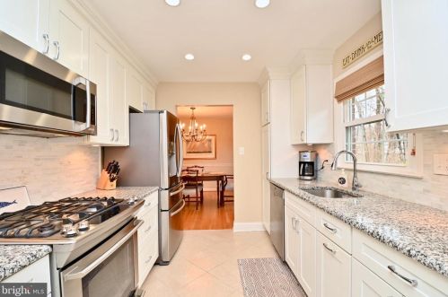 7724 Carrleigh Pkwy, Springfield VA  22152-1307 exterior