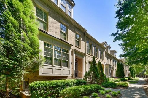 651 Lockton Pl, Atlanta GA  30342-5044 exterior