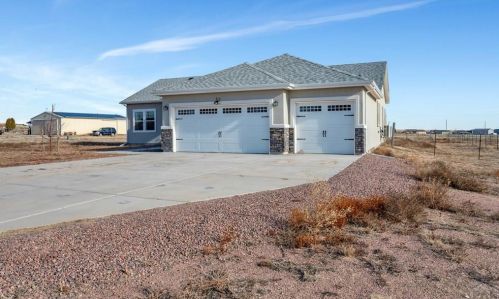 413 Chadwick Dr, Pueblo, CO 81007-1375